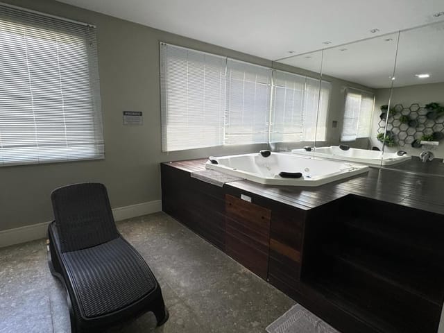 Apartamento com 188m² 4 quartos e 5 banheiros, à venda, no bairro Meia Praia em Itapema