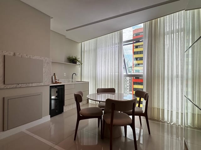 Apartamento com 132m² 3 quartos e 4 banheiros, à venda, no bairro Centro em Balneário Camboriú