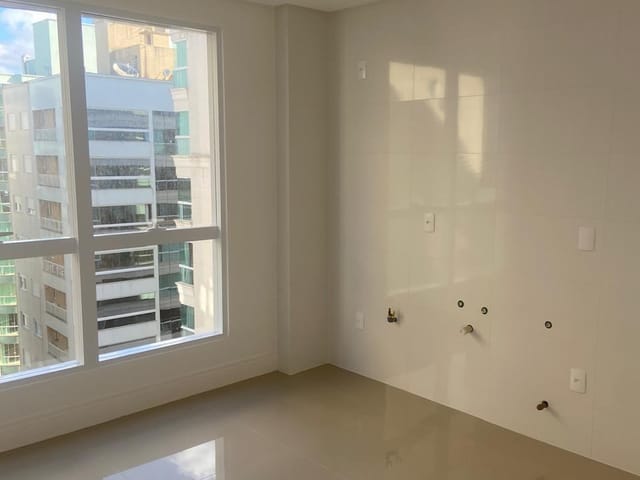 Apartamento com 167m² 3 quartos e 4 banheiros, à venda, no bairro Meia Praia em Itapema