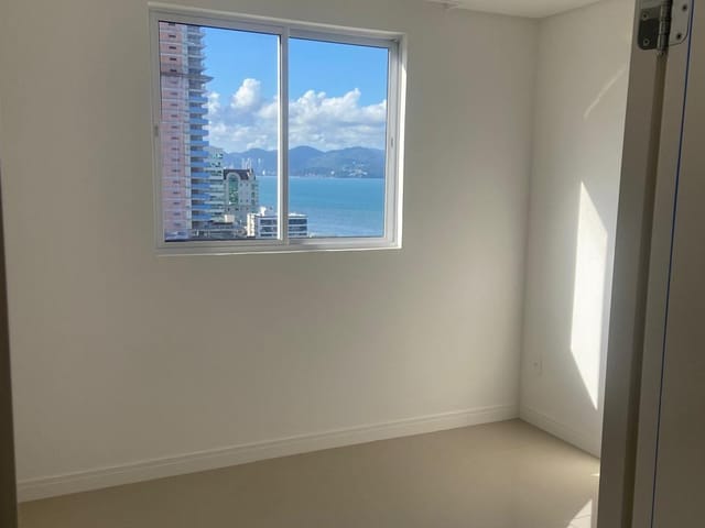 Apartamento com 167m² 3 quartos e 4 banheiros, à venda, no bairro Meia Praia em Itapema