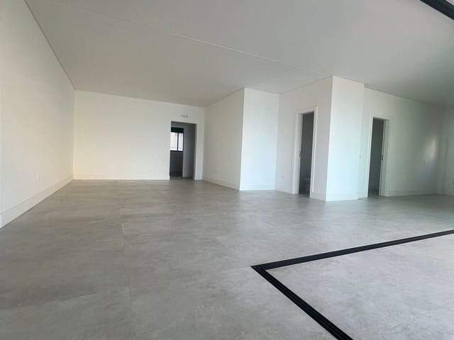 Apartamento com 185m² 4 quartos e 5 banheiros, à venda, no bairro Centro em Itapema