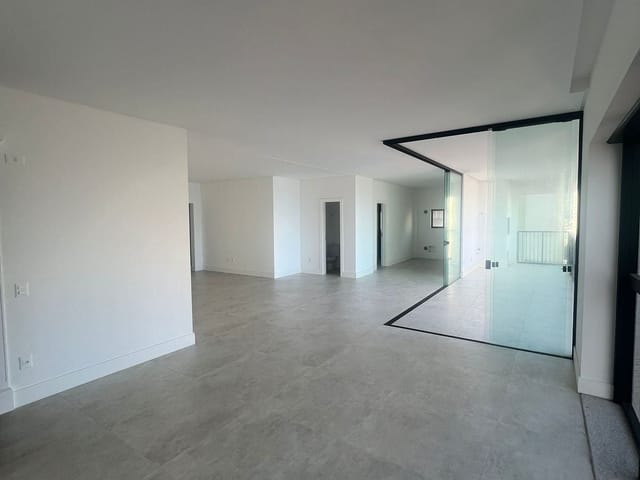 Apartamento com 185m² 4 quartos e 5 banheiros, à venda, no bairro Centro em Itapema