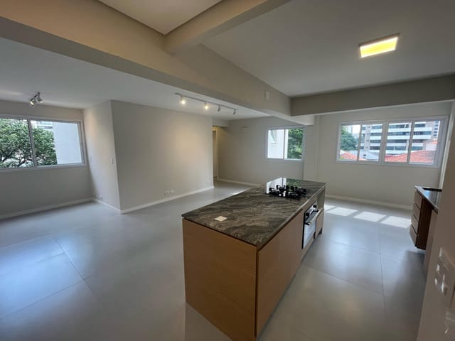 Foto do Apartamento - Apartamento à venda fora da rota de aviões, recém reformado em Moema | Vista Livre