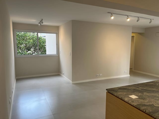 Foto do Apartamento - Apartamento à venda fora da rota de aviões, recém reformado em Moema | Vista Livre