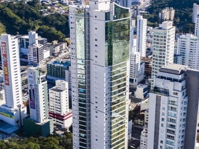 Apartamento com 171m² 3 quartos e 4 banheiros, à venda, no bairro Centro em Balneário Camboriú
