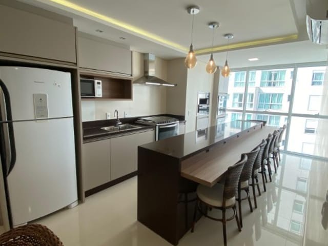 Apartamento com 171m² 3 quartos e 4 banheiros, à venda, no bairro Centro em Balneário Camboriú