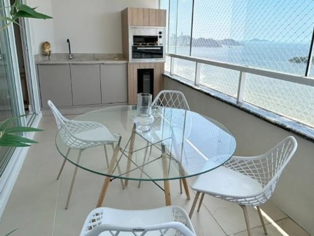 Apartamento com 209m² 3 quartos e 4 banheiros, à venda, no bairro Centro em Balneário Camboriú