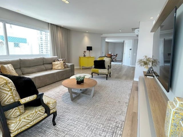 Apartamento com 209m² 3 quartos e 4 banheiros, à venda, no bairro Centro em Balneário Camboriú
