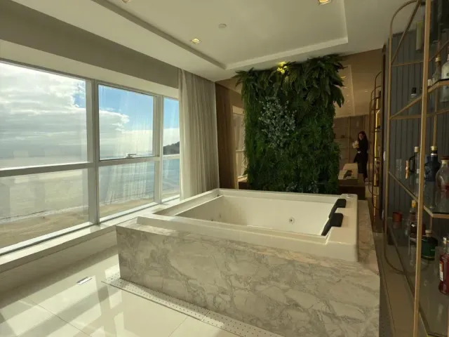 Apartamento com 499m² 6 quartos e 6 banheiros, à venda, no bairro Centro em Balneário Camboriú