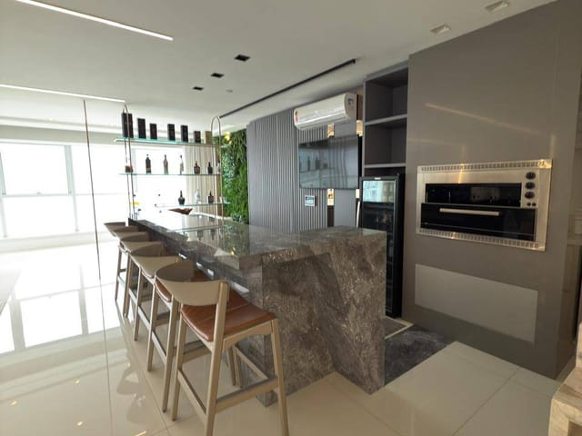 Apartamento com 499m² 6 quartos e 6 banheiros, à venda, no bairro Centro em Balneário Camboriú