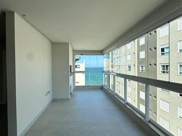Apartamento com 208m² 4 quartos e 5 banheiros, à venda, no bairro Meia Praia em Itapema