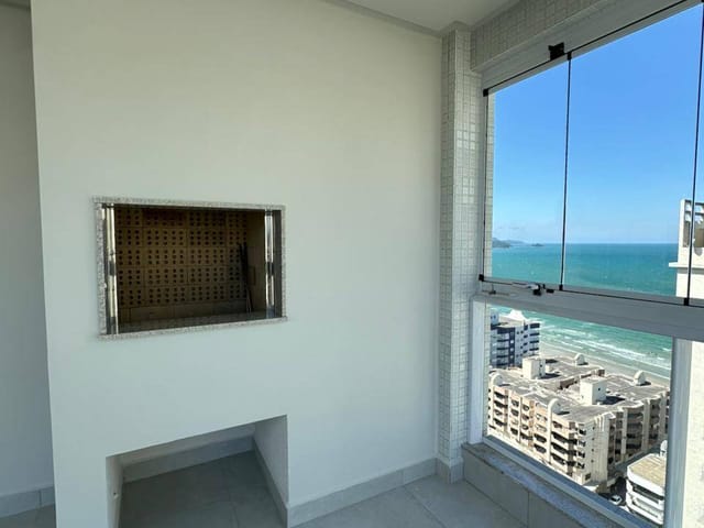 Apartamento com 208m² 4 quartos e 5 banheiros, à venda, no bairro Meia Praia em Itapema