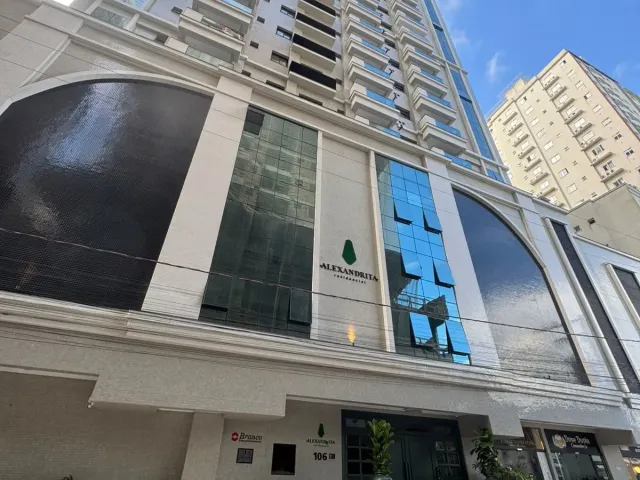 Apartamento com 110m² 2 quartos e 3 banheiros, à venda, no bairro Morretes em Itapema