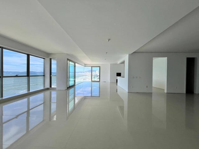 Apartamento com 660m² 5 quartos e 6 banheiros, à venda, no bairro Centro em Itapema