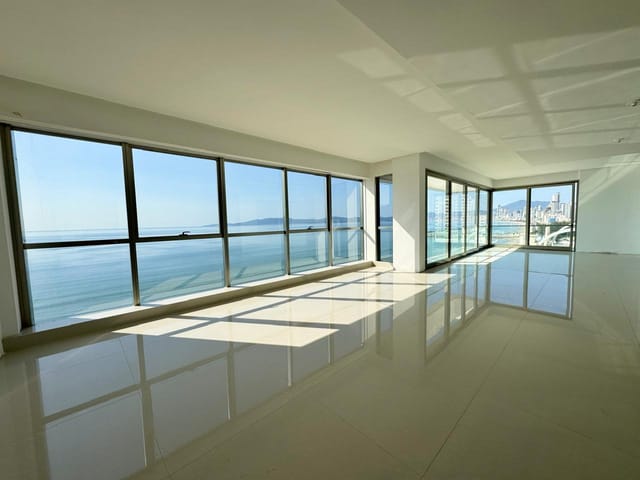 Apartamento com 660m² 5 quartos e 6 banheiros, à venda, no bairro Centro em Itapema