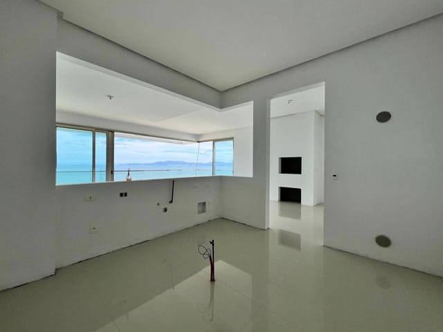 Apartamento com 660m² 5 quartos e 6 banheiros, à venda, no bairro Centro em Itapema