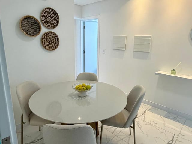 Apartamento com 107m² 2 quartos e 3 banheiros, à venda, no bairro Morretes em Itapema