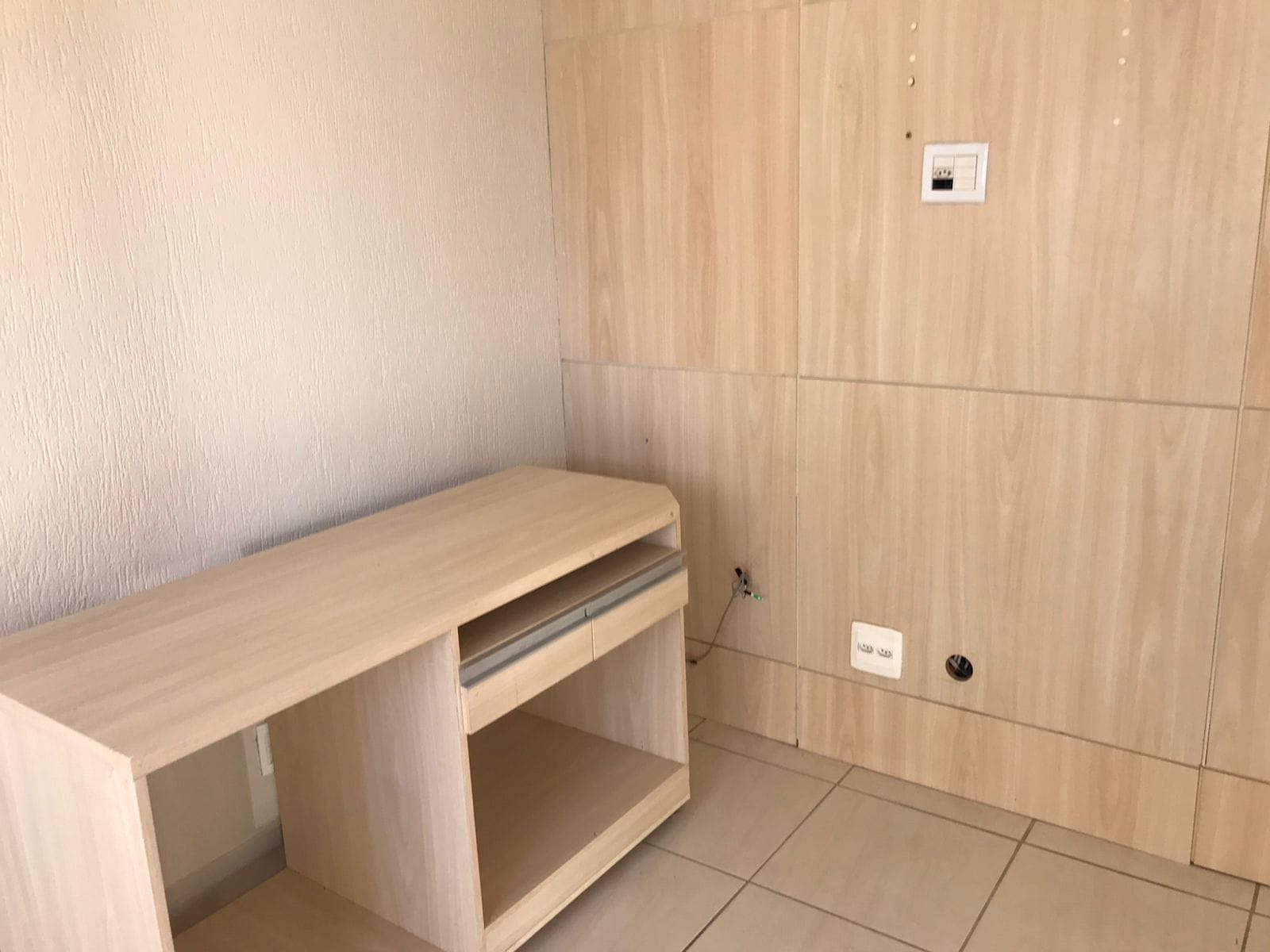 Apartamento de 3 quartos, 1 banho , 1 vaga, perto do Posto de Saúde, com piscina e quadras, à venda, Santa Mônica, Belo Horizonte, MG. Documentação toda ok. miniatura 14