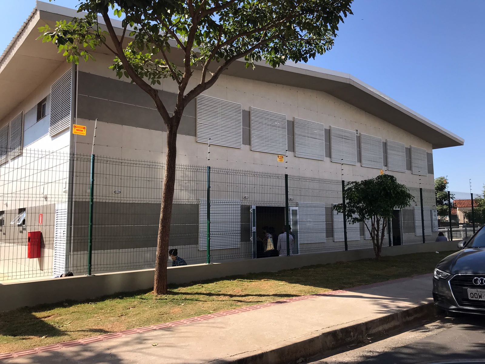 Apartamento de 3 quartos, 1 banho , 1 vaga, perto do Posto de Saúde, com piscina e quadras, à venda, Santa Mônica, Belo Horizonte, MG. Documentação toda ok. miniatura 44