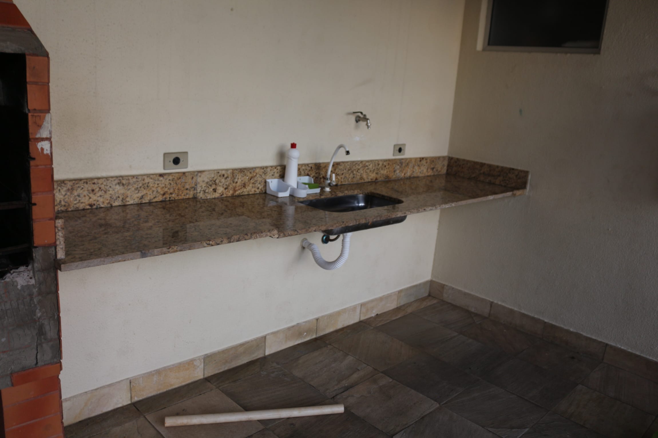 Apartamento de 3 quartos, 1 banho , 1 vaga, perto do Posto de Saúde, com piscina e quadras, à venda, Santa Mônica, Belo Horizonte, MG. Documentação toda ok. miniatura 46