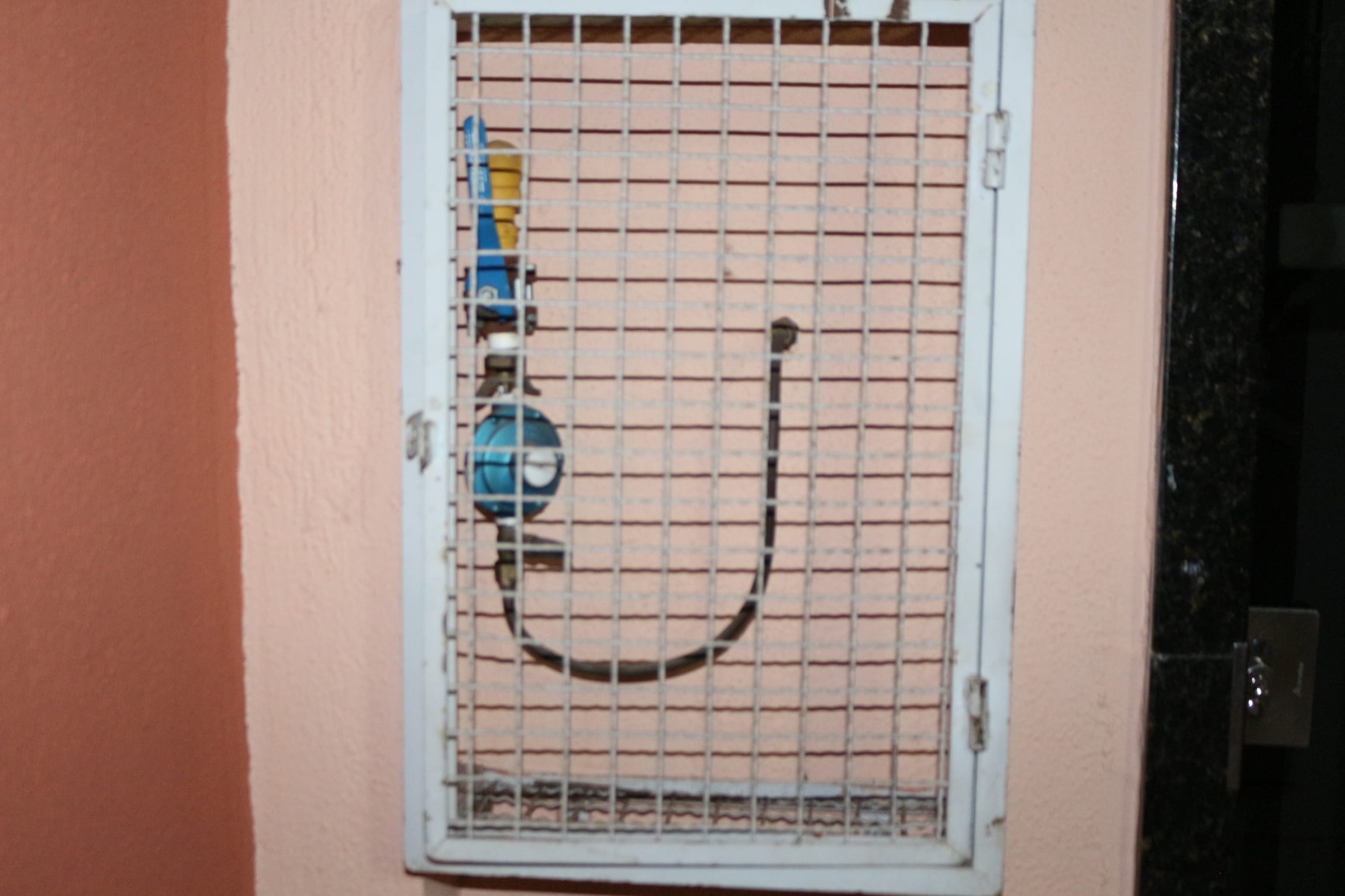Apartamento de 3 quartos, 1 banho , 1 vaga, perto do Posto de Saúde, com piscina e quadras, à venda, Santa Mônica, Belo Horizonte, MG. Documentação toda ok. miniatura 47