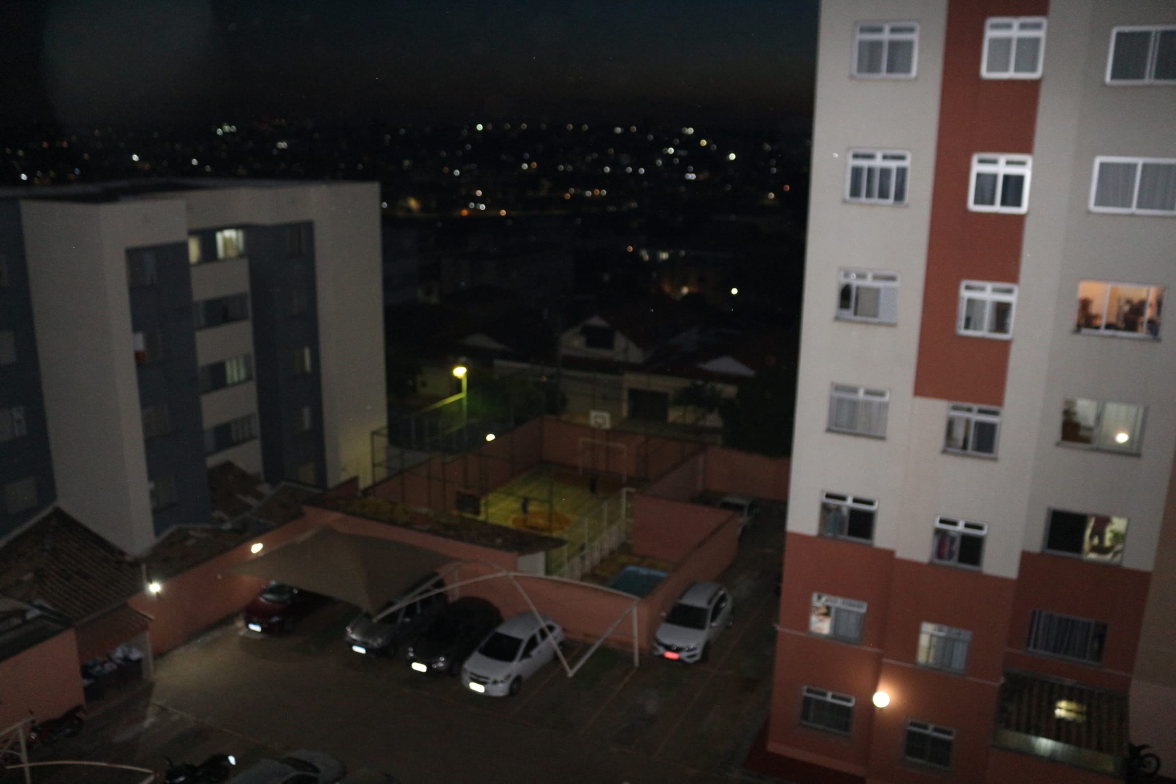 Apartamento de 3 quartos, 1 banho , 1 vaga, perto do Posto de Saúde, com piscina e quadras, à venda, Santa Mônica, Belo Horizonte, MG. Documentação toda ok. miniatura 50