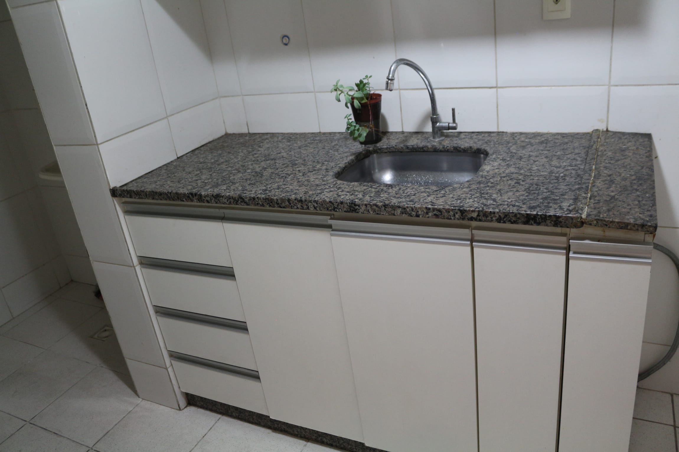 Apartamento de 3 quartos, 1 banho , 1 vaga, perto do Posto de Saúde, com piscina e quadras, à venda, Santa Mônica, Belo Horizonte, MG. Documentação toda ok. miniatura 52