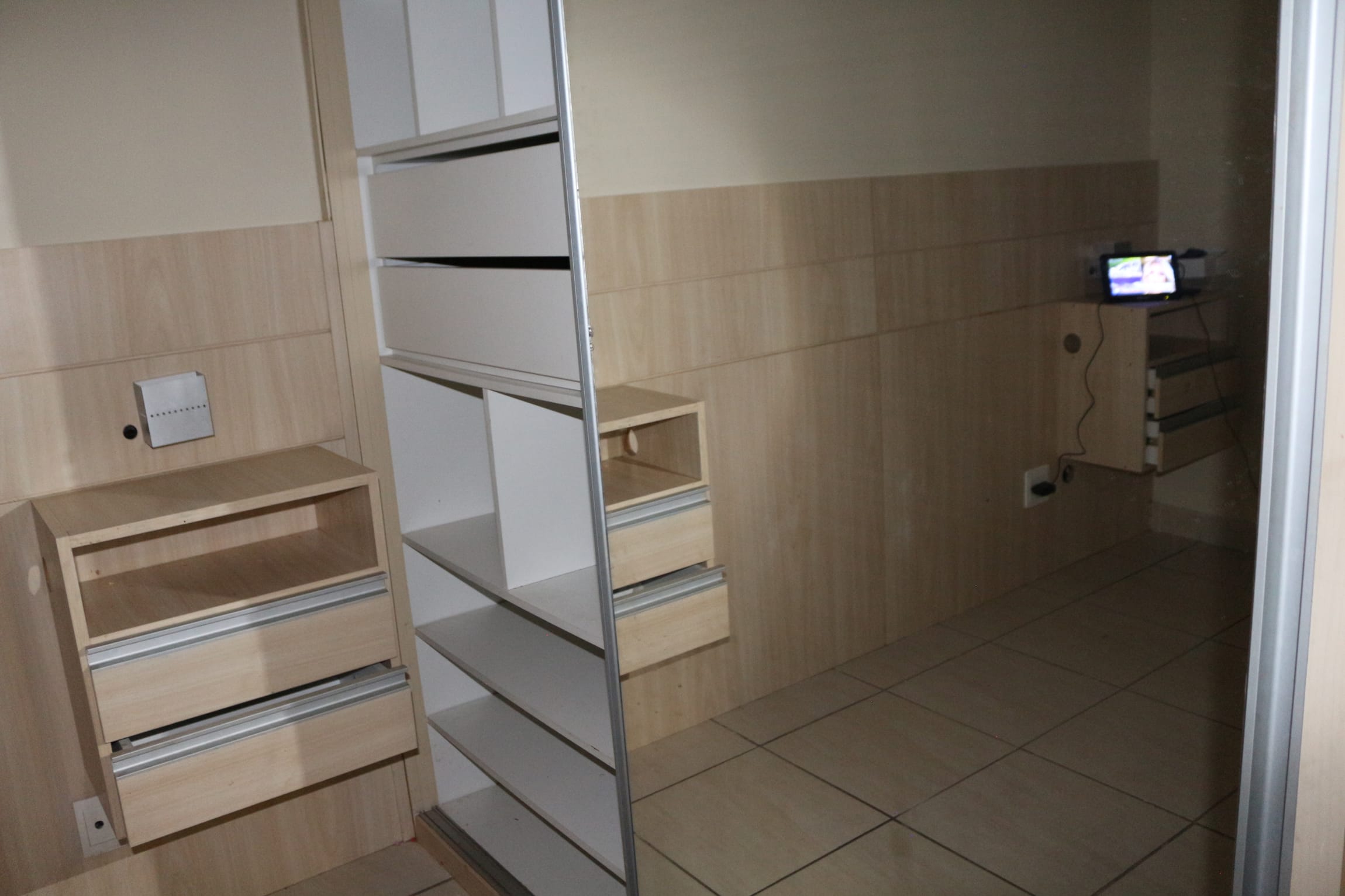 Apartamento de 3 quartos, 1 banho , 1 vaga, perto do Posto de Saúde, com piscina e quadras, à venda, Santa Mônica, Belo Horizonte, MG. Documentação toda ok. miniatura 57
