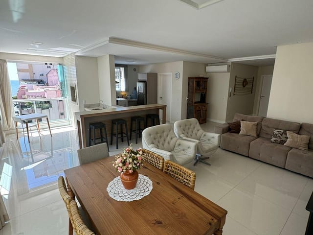 Apartamento com 144m² 3 quartos e 4 banheiros, à venda, no bairro Meia Praia em Itapema