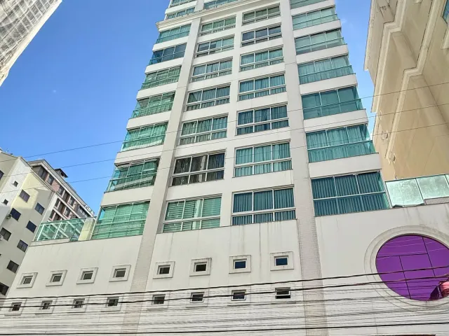 Apartamento com 221m² 4 quartos e 5 banheiros, à venda, no bairro Meia Praia em Itapema