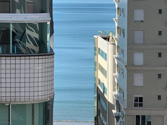 Apartamento com 221m² 4 quartos e 5 banheiros, à venda, no bairro Meia Praia em Itapema