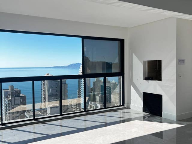 Apartamento com 240m² 3 quartos e 4 banheiros, à venda, no bairro Meia Praia em Itapema
