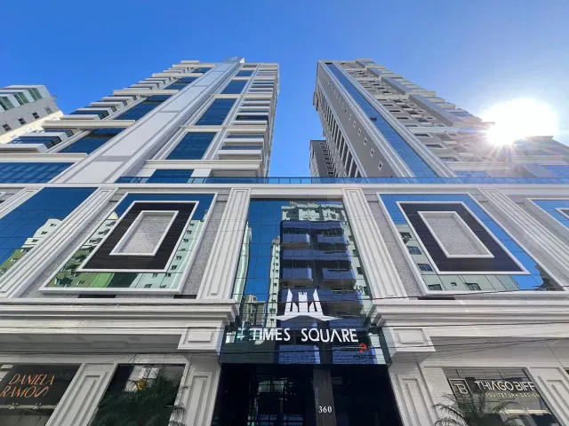 Apartamento com 182m² 4 quartos e 5 banheiros, à venda, no bairro Meia Praia em Itapema