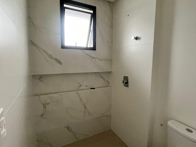 Apartamento com 182m² 4 quartos e 5 banheiros, à venda, no bairro Meia Praia em Itapema