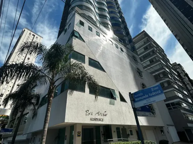 Apartamento com 128m² 3 quartos e 4 banheiros, à venda, no bairro Centro em Balneário Camboriú