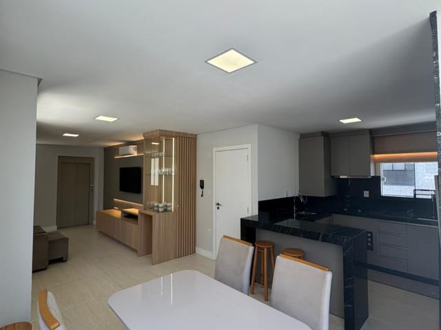 Apartamento com 97m² 3 quartos e 3 banheiros, à venda, no bairro Meia Praia em Itapema