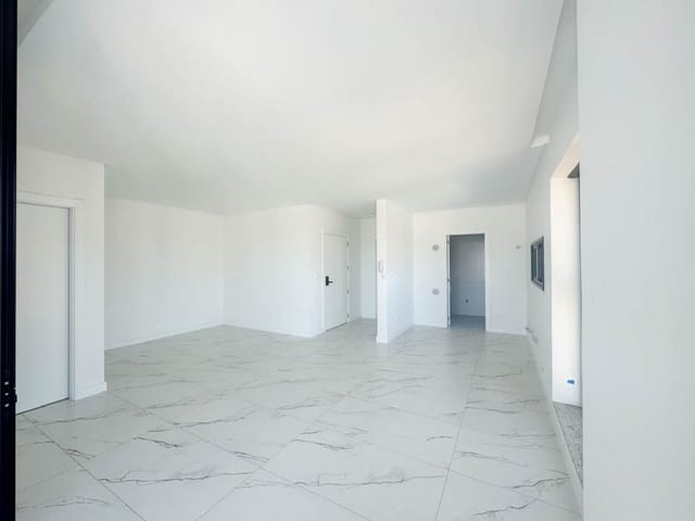 Apartamento com 114m² 3 quartos e 4 banheiros, à venda, no bairro Meia Praia em Itapema