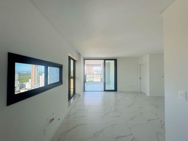 Apartamento com 114m² 3 quartos e 4 banheiros, à venda, no bairro Meia Praia em Itapema