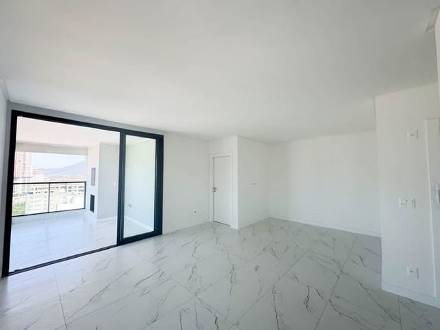 Apartamento com 114m² 3 quartos e 4 banheiros, à venda, no bairro Meia Praia em Itapema