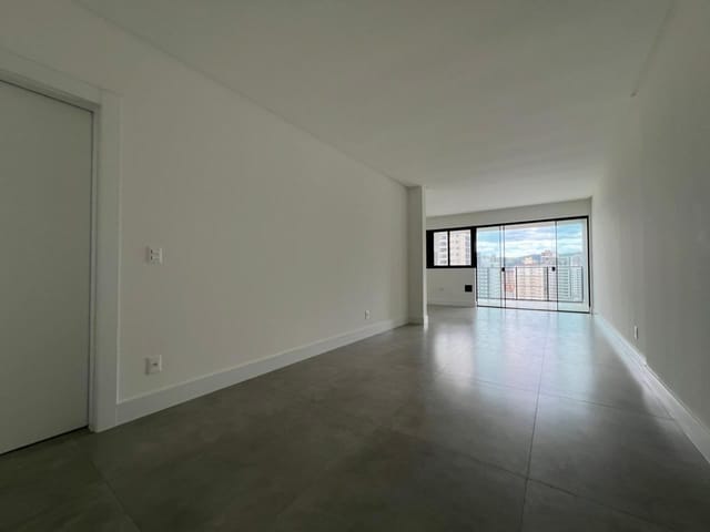 Apartamento com 132m² 3 quartos e 4 banheiros, à venda, no bairro Meia Praia em Itapema