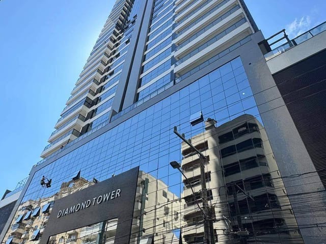 Apartamento com 207m² 4 quartos e 5 banheiros, à venda, no bairro Meia Praia em Itapema