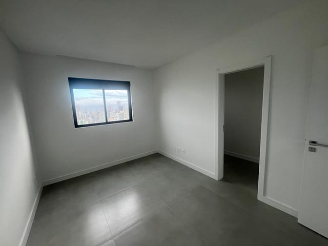 Apartamento com 207m² 4 quartos e 5 banheiros, à venda, no bairro Meia Praia em Itapema