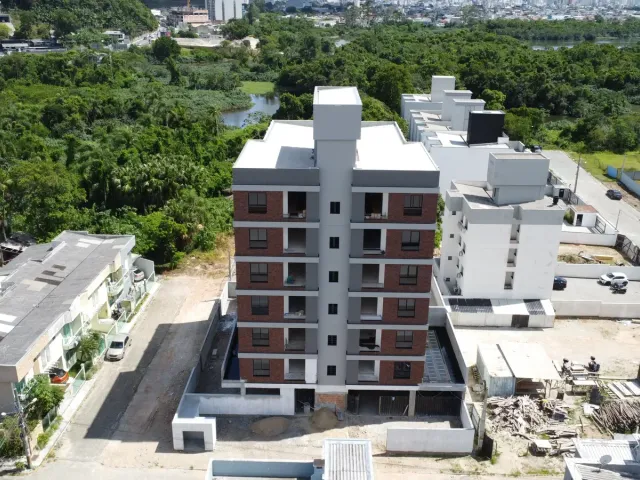 Apartamento com 130m² 2 quartos e 2 banheiros, à venda, no bairro Centro em Camboriú