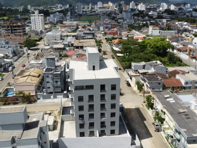 Apartamento com 130m² 2 quartos e 2 banheiros, à venda, no bairro Centro em Camboriú