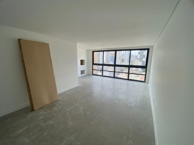 Apartamento com 110m² 3 quartos e 4 banheiros, à venda, no bairro Centro em Balneário Camboriú