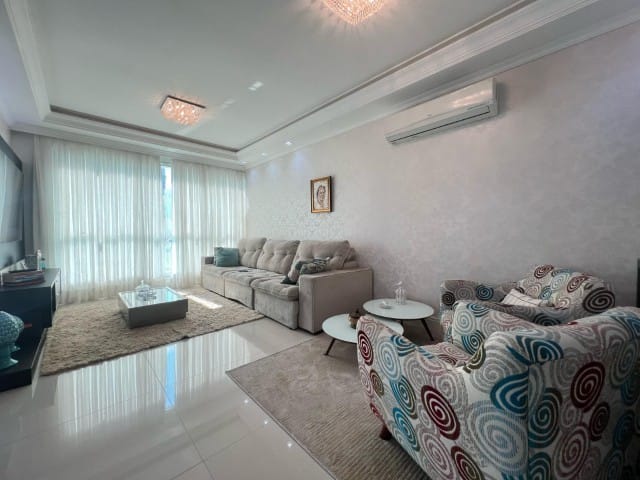 Apartamento com 250m² 4 quartos e 5 banheiros, à venda, no bairro Meia Praia em Itapema