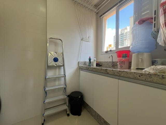Apartamento com 250m² 4 quartos e 5 banheiros, à venda, no bairro Meia Praia em Itapema
