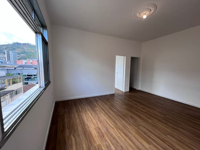 Foto do Apartamento - Apartamento reformado 3 qts à venda na Tijuca com 2 vagas de garagem. | Rio Lar Imóveis