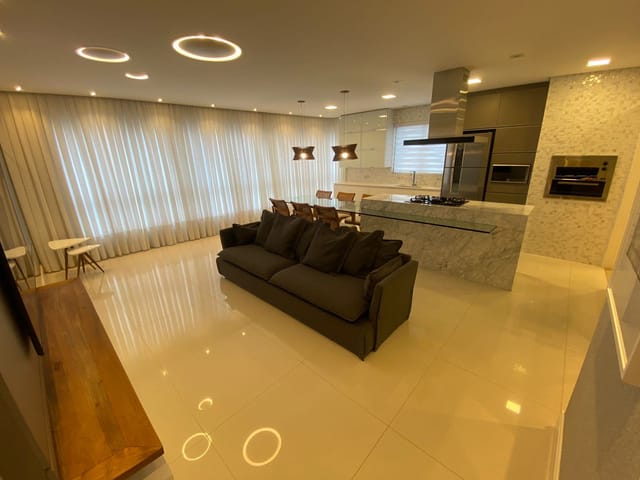 Apartamento com 181m² 3 quartos e 3 banheiros, à venda, no bairro Centro em Balneário Camboriú