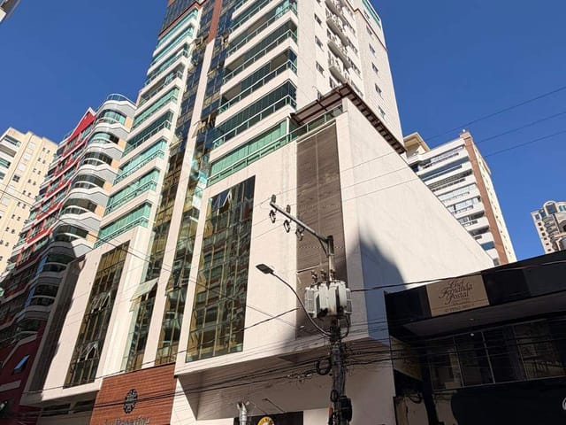 Apartamento com 457m² 5 quartos e 6 banheiros, à venda, no bairro Meia Praia em Itapema